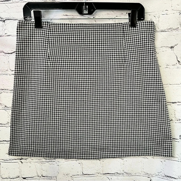 Mink Pink Collection Revolve NWT Houndstooth Black and White Mini Skirt Large‎ - Picture 1 of 6